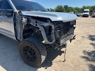 2024 Ford F-250 LARIAT - Primary Damage Left Image
